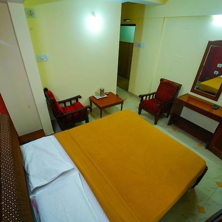 Amogha Residency Hotel Мисор Екстериор снимка