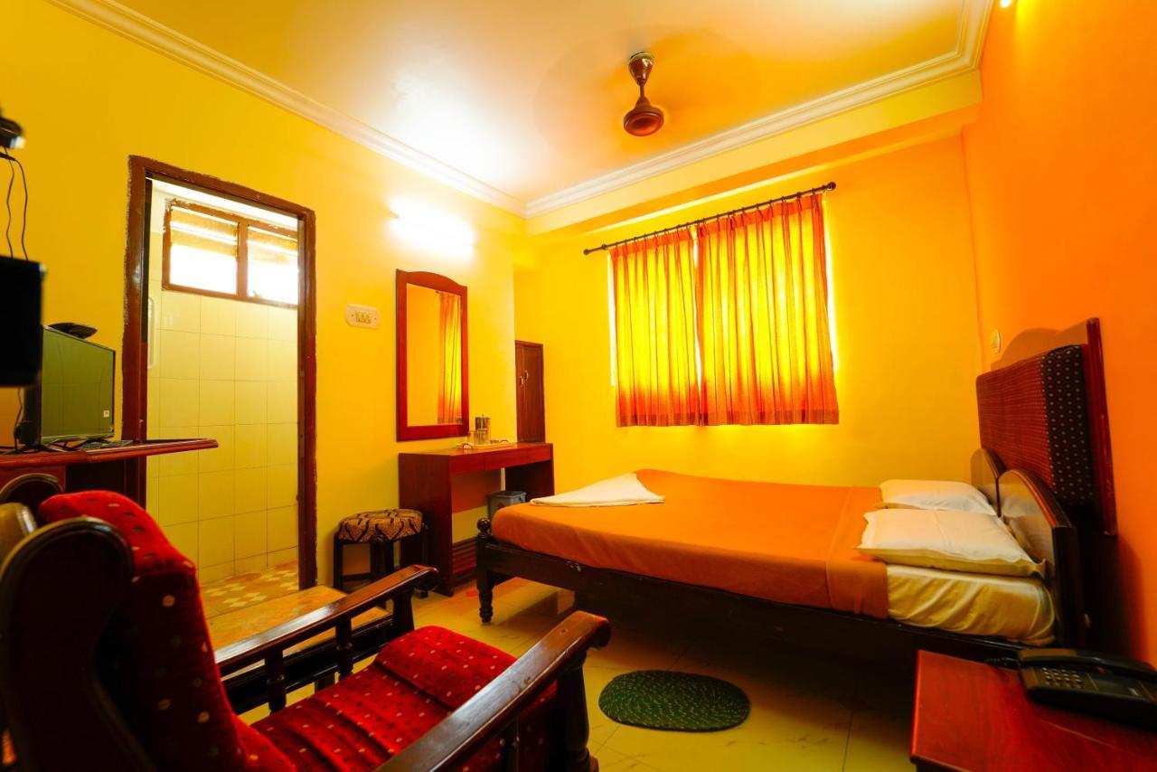 Amogha Residency Hotel Мисор Екстериор снимка