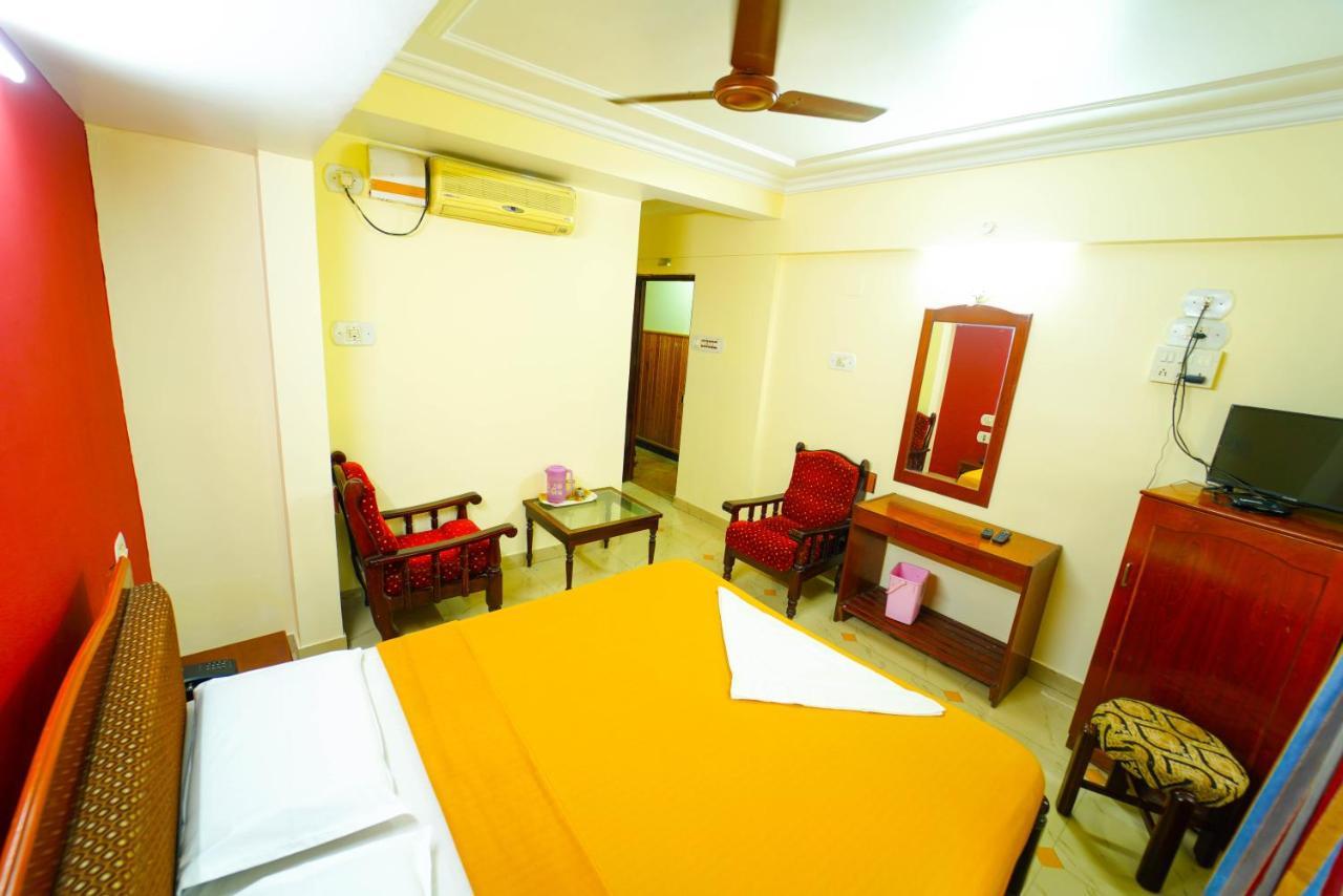 Amogha Residency Hotel Мисор Екстериор снимка