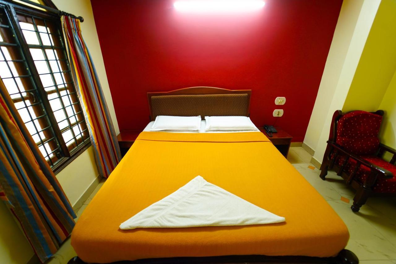Amogha Residency Hotel Мисор Екстериор снимка