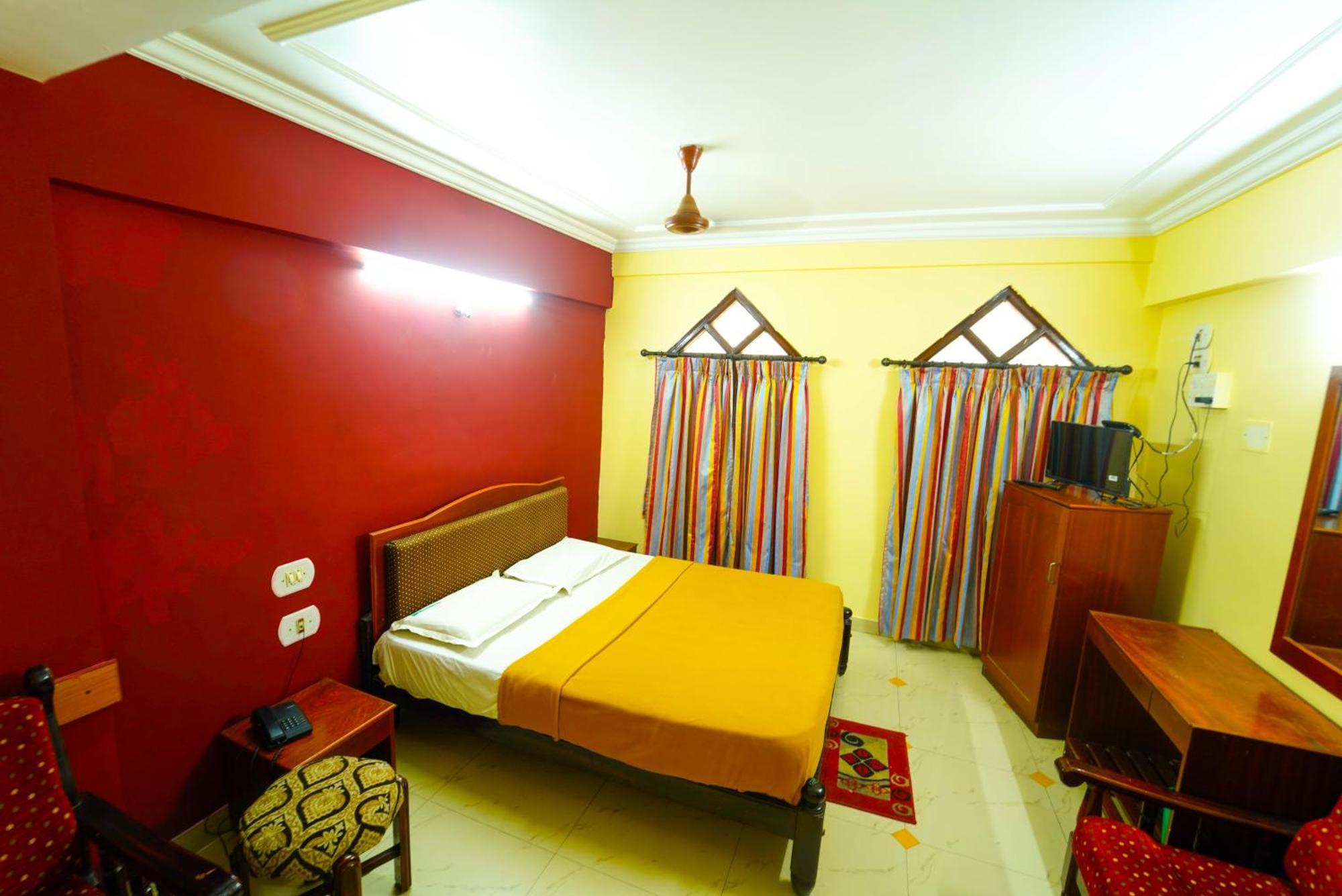 Amogha Residency Hotel Мисор Екстериор снимка