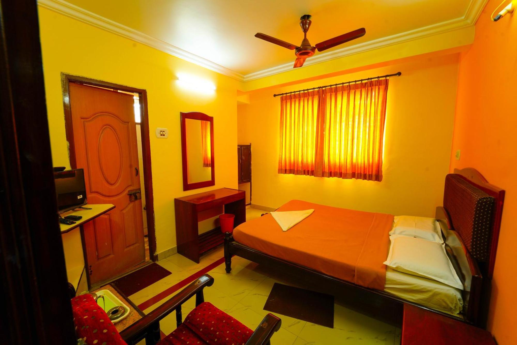 Amogha Residency Hotel Мисор Екстериор снимка